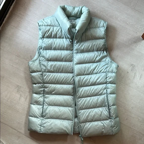 UNIQLO Ultra Light Blue Vest - Picture 1 of 9